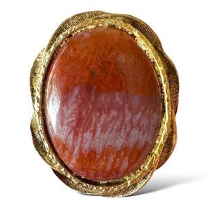 Vintage Gold-Tone Red Stone Brooch Pendant Dual Functionality Elegant Women’s